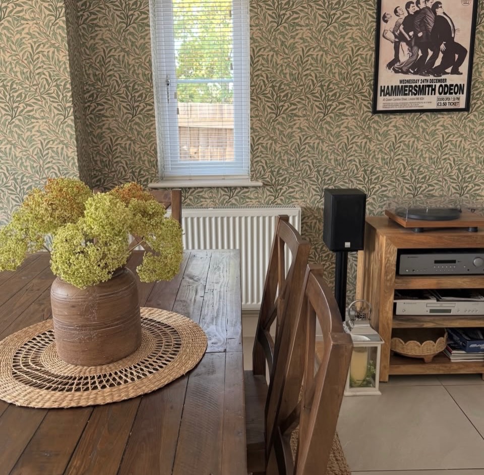 noahjohnsonmgu7's tweet photo. ✨ WELCOME TO THE FAFFULOUS FAMILY ✨

We’re delighted to introduce our newest permanent host, Tracy! 🤎🏡

Tracy lives in a beautiful Cotswolds village with Mr M and their Westie, Barney. She loves blending vintage charm, neutral tones and https://t.co/wYQHEYCnOy