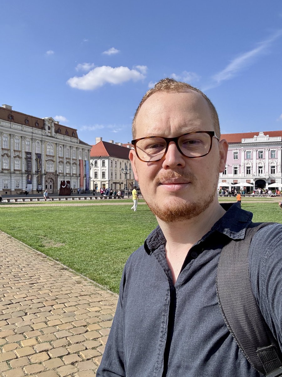 emilindricau's tweet photo. Selfie from this morning at Union Square (Piața Unirii) in Timișoara! 🏛️☀️ 

A little too much sun, but what a gorgeous way to start the day. ☕😎🌹 😀

#Timisoara #PiataUnirii #UnionSquare #Romania #SunnyMorning #TravelDiaries https://t.co/PMYfi6lMpB