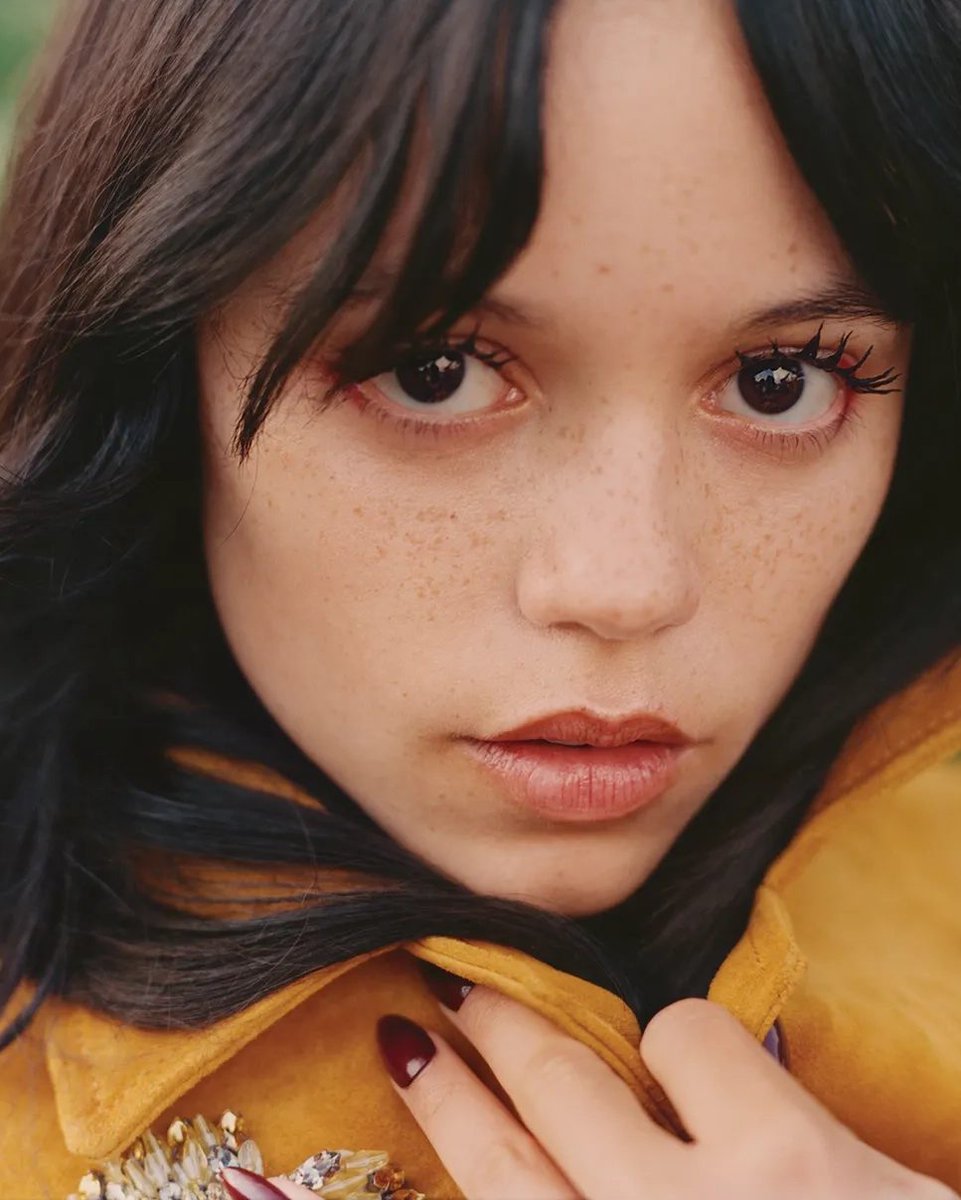 NetflixFR's tweet photo. HAPPY JENNA ORTEGA DAY https://t.co/1cT2okBaSQ
