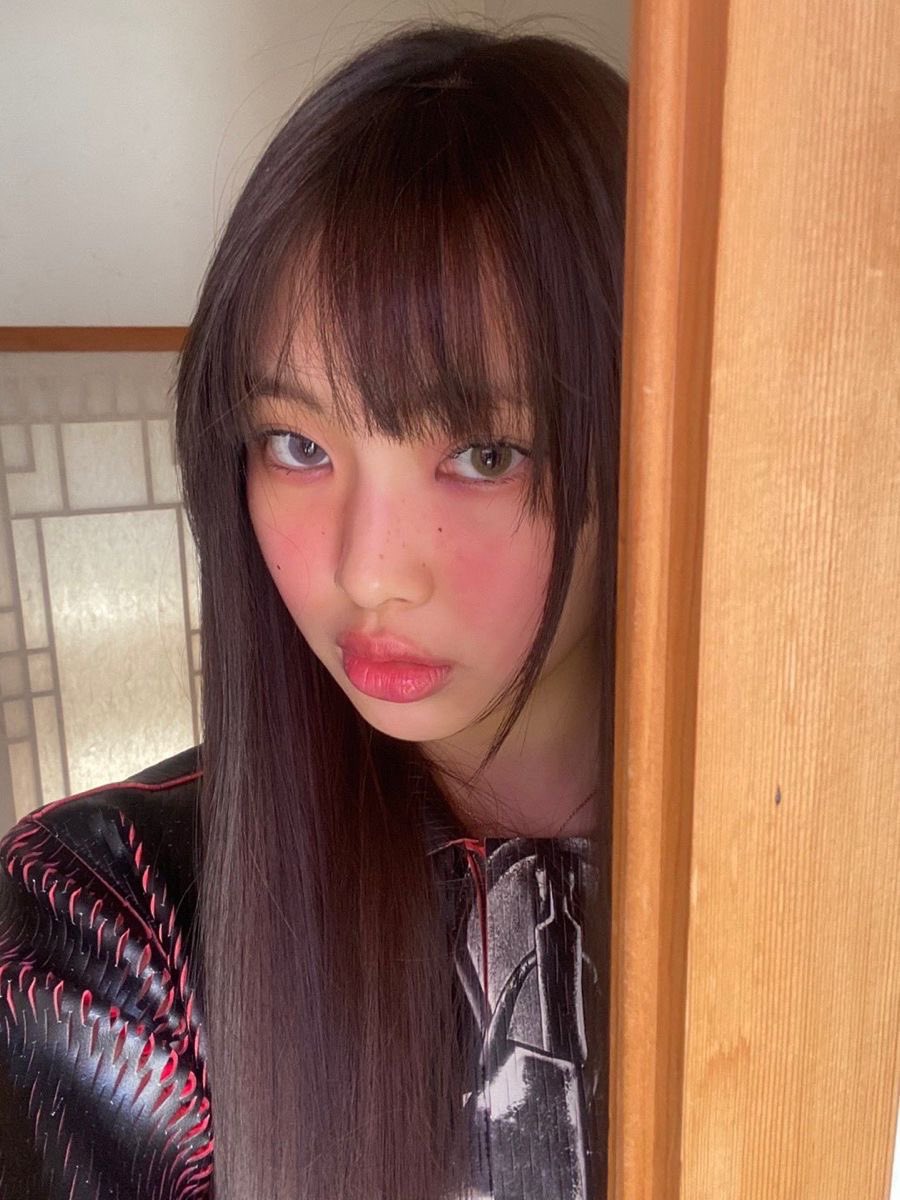 haewoonz's tweet photo. i can’t believe she invented having bangs https://t.co/tCoVfUXjxd