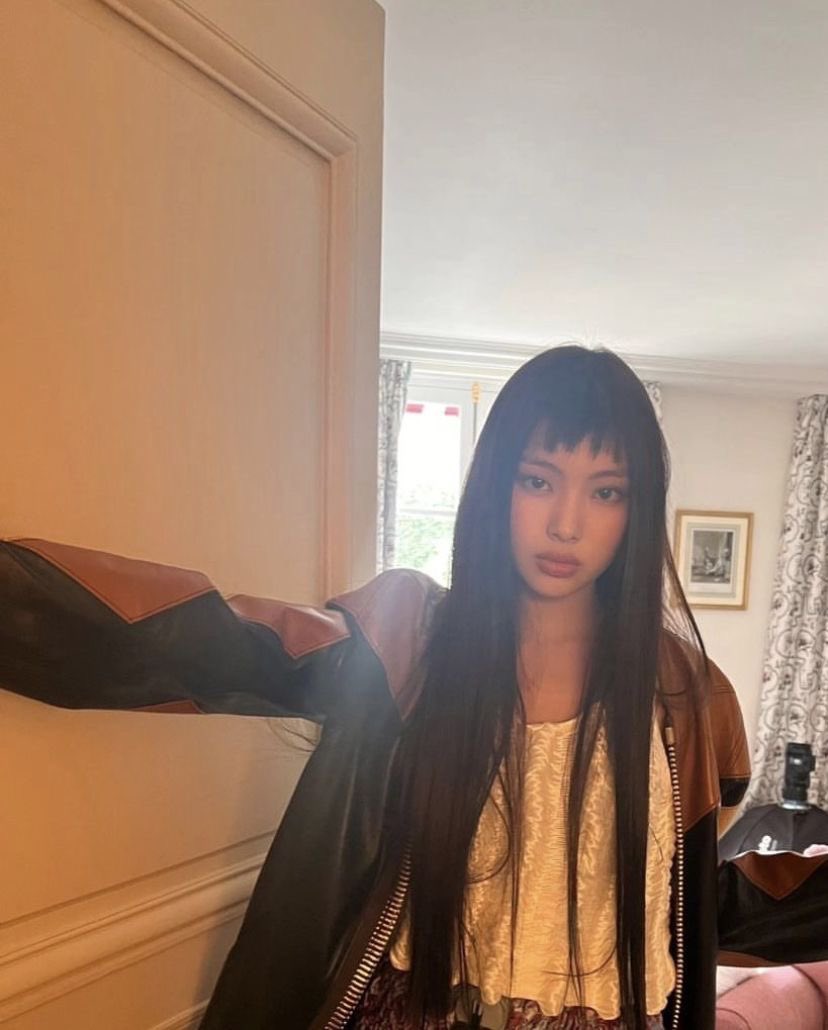 haewoonz's tweet photo. i can’t believe she invented having bangs https://t.co/tCoVfUXjxd