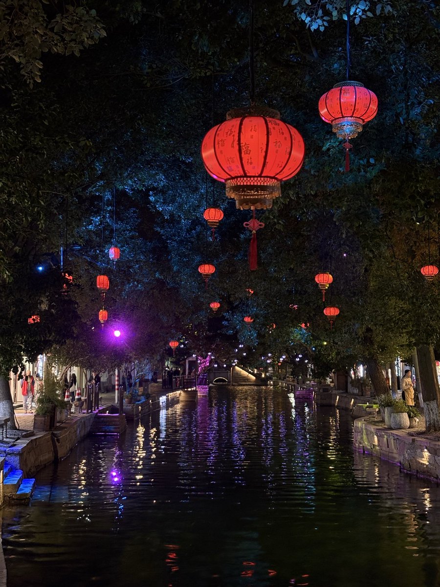 westiden's tweet photo. La Chine la nuit > le reste du monde en effet https://t.co/1RtEoGDyob