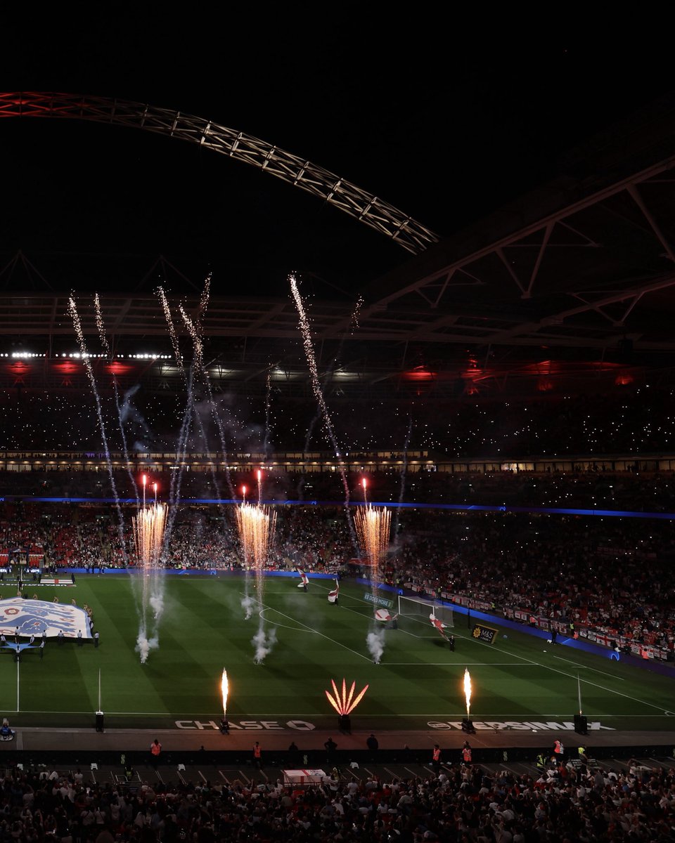 wembleystadium's tweet photo. 🦁🎆 https://t.co/jTMa1RIikN