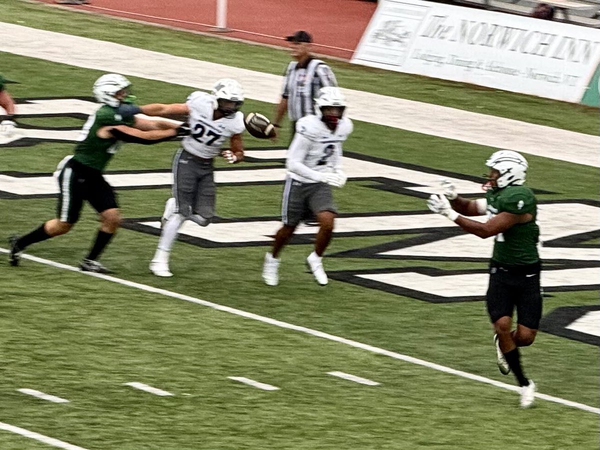 BryanMarquard's tweet photo. Game-tying touchdown for @DartmouthFTBL in the first half's final seconds today. My first college football game. Apparently I still remember how to photograph sports events. #dartmouthcollege #football @dartmouth @dartmouthalumni @DartmouthMag https://t.co/NWKaSUlkoP