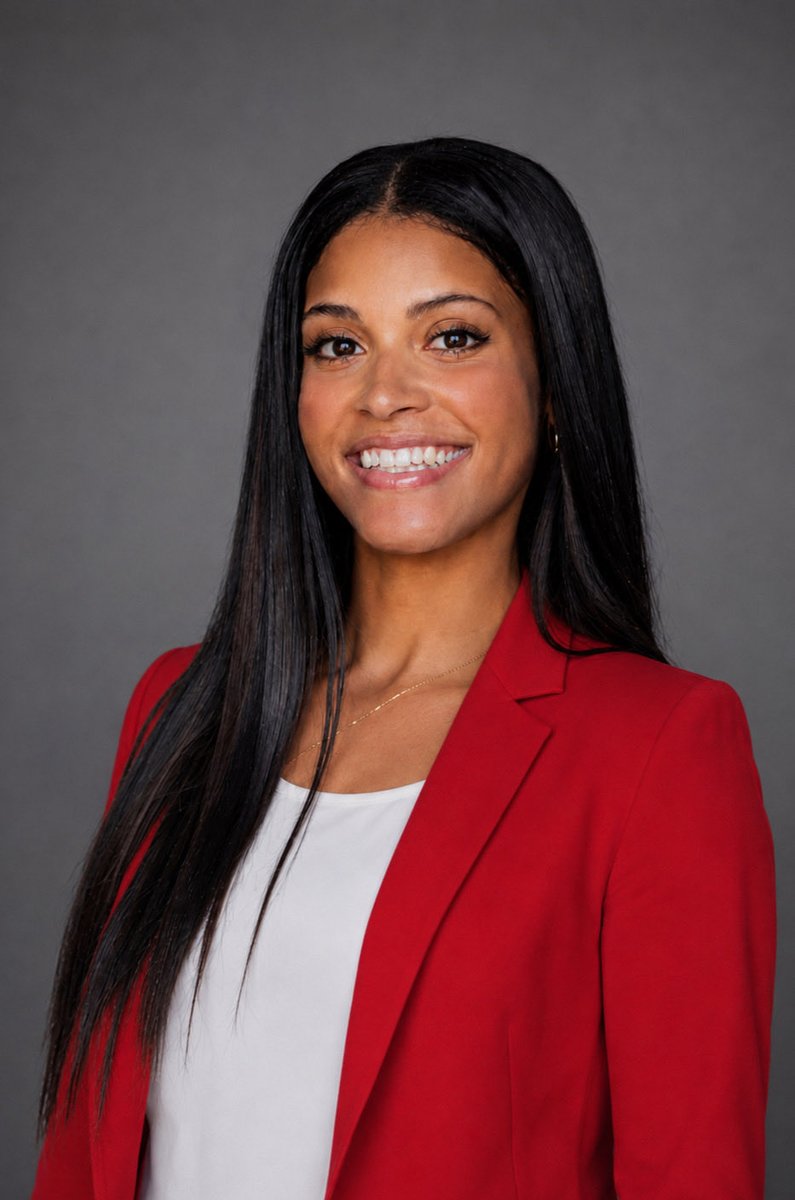 OdellJames05's tweet photo. 🏀🚀 Proud Dad! 🚀🏀

My baby’s in #HTown making waves after graduating from BU w/her MS in Sports Mgmt! 🎓🐻

If your biz/org is 👀 4 client entertainment, employee appreciation, grp/org outings, lg-space rentals, &amp; un4gettable experiences @ToyotaCenter >connect with Gabrielle‼️ https://t.co/uR1fOSWU7D