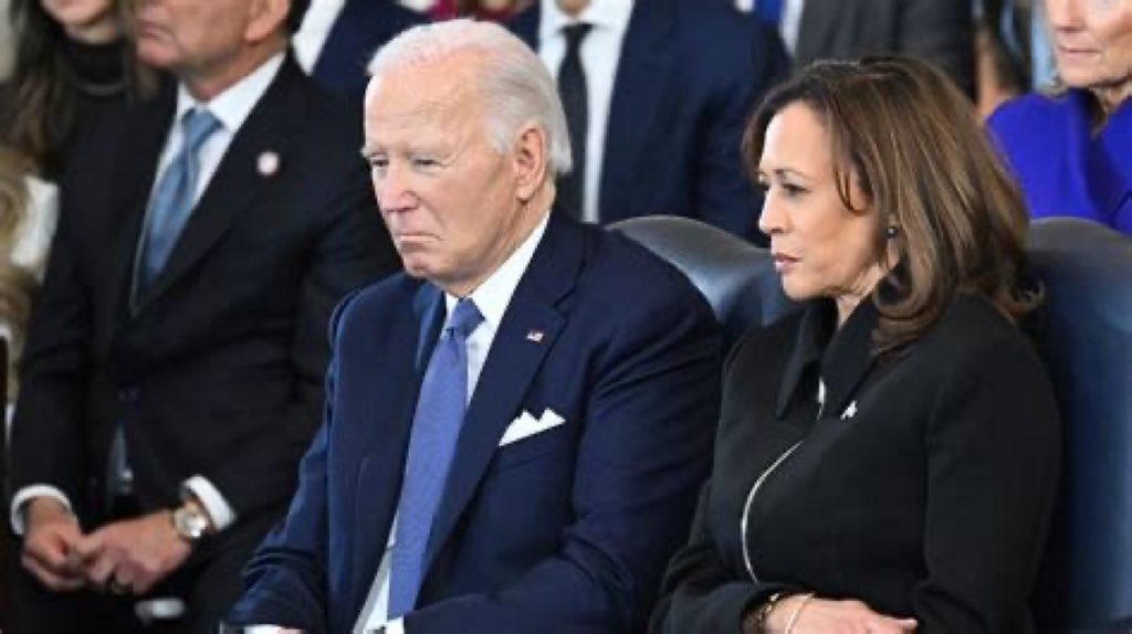 0Maria_B's tweet photo. They stole the 2020 election and when people protested, they raided their houses with guns drawn and threw thousands of Americans in prison for exercising their peaceful right to protest. 

Remember who the Democrats truly are when voting this November. https://t.co/Pq5PZolnLt