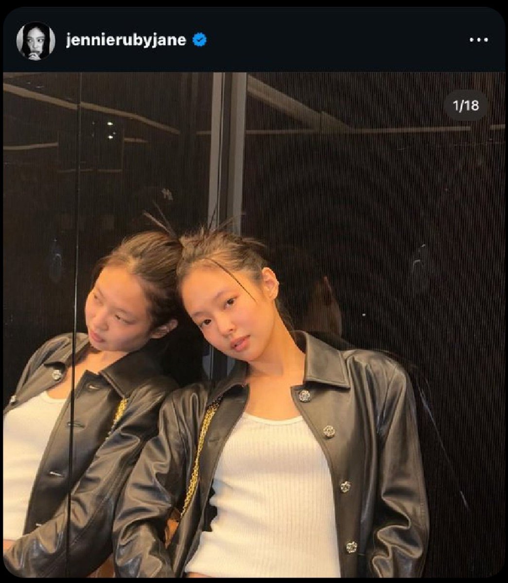 bora_7_world's tweet photo. When Jennie got caught red-handed editing her pic but forgot to edit her reflection 😭😭😭 https://t.co/yIR3aQkcgX