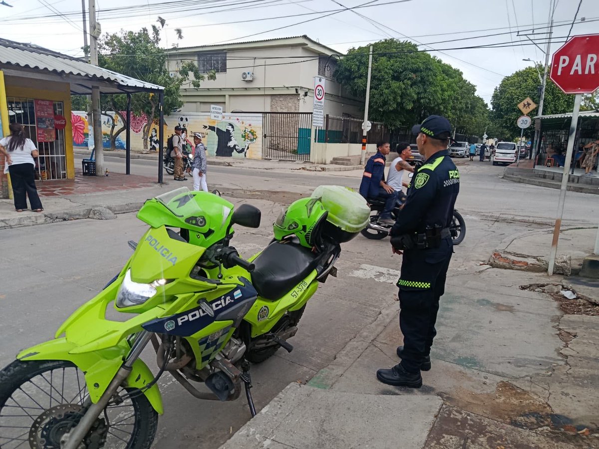 alcaldiabquilla's tweet photo. Con nuestro 'Plan Lluvias' nos articulamos con la @PoliciaBquilla para mantener presencia en puntos priorizados y así evitar hechos de conflictividad. 

Además, fomentamos espacios para que los jóvenes realicen actividades de sana convivencia. https://t.co/DR1oVFqxVa