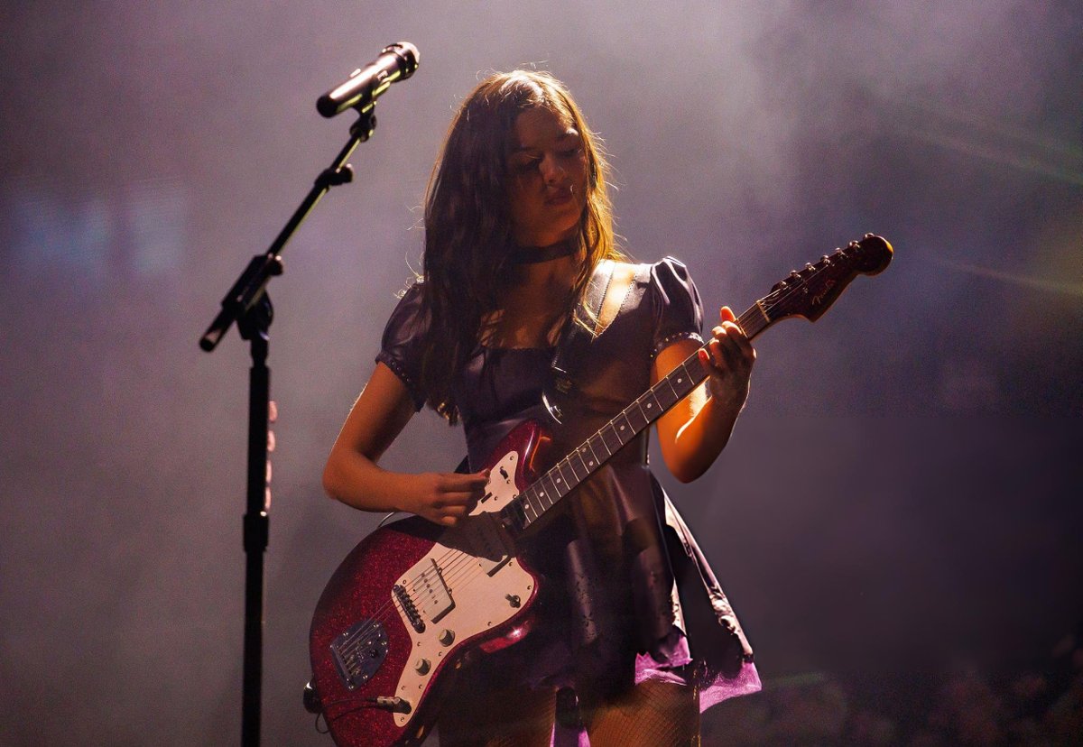oliviarodrigo4k's tweet photo. [HQ] Olivia Rodrigo performs during "The Unraveled Tour" at People's Bank Arena / by Christopher Polk https://t.co/q4YufHC9D3