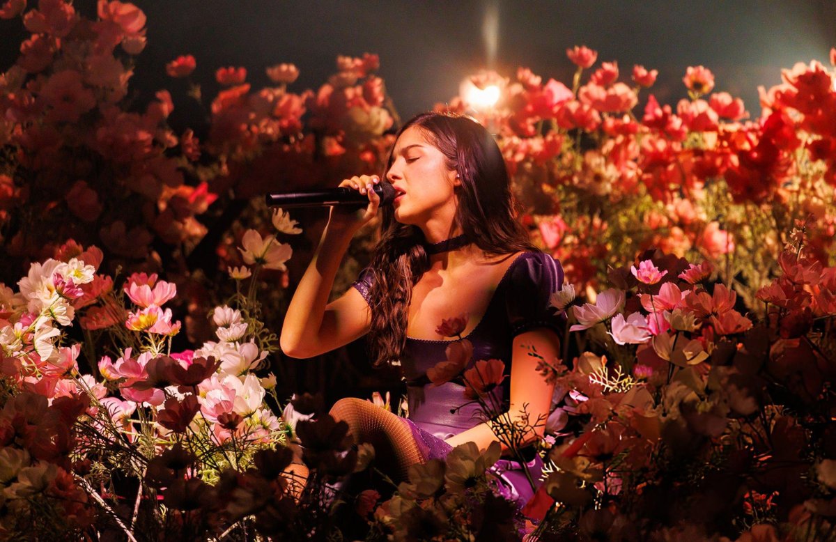 oliviarodrigo4k's tweet photo. [HQ] Olivia Rodrigo performs during "The Unraveled Tour" at People's Bank Arena / by Christopher Polk https://t.co/q4YufHC9D3