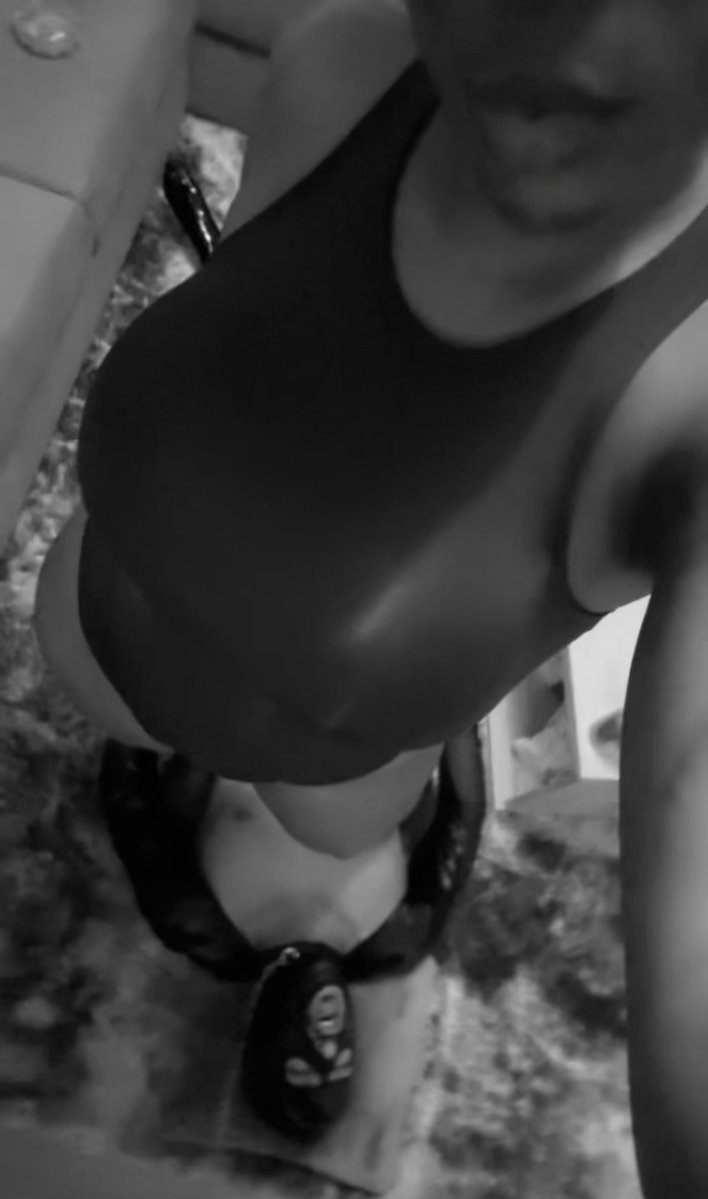 Elio45780's tweet photo. Quand j'ai reçu ses gifles, j'ai ressenti la puissance de ma Queen 🙇🏾‍♂️👸🏾@MtrssQueenmah https://t.co/RFi1tUUinJ