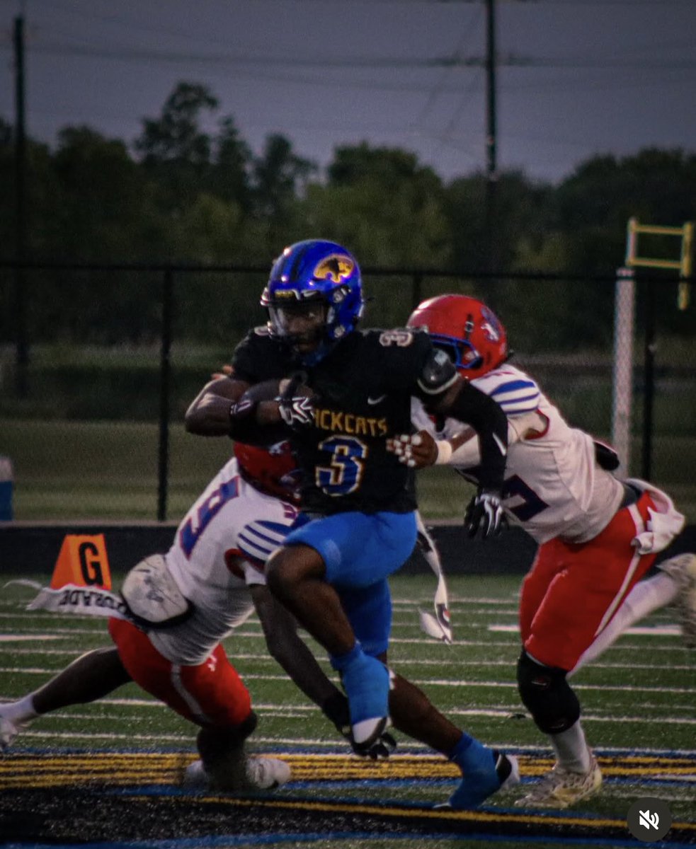 Crazy_bra3's tweet photo. Here’s some highlights from the win against Brookshire Royal‼️
@CoachRJones_ @BCHSFBall @CoachOrloffBU @CoachK_Johnson @AlphaMara4 @CoachBoEls @CoachJulesM @ColbyWeihausen5 @CoachIsh_ @CoachTreW @the_BBoyd @bobwager31 @_BRETTCUMNOCK @Wylder_Grafft @CoachKierenW @b_kimberling2 https://t.co/ukT1i4S9BH