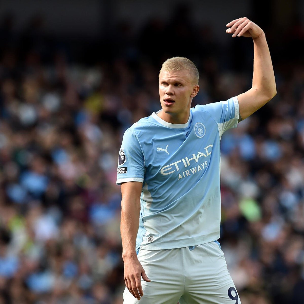 Jujubloke's tweet photo. 🚨 𝗕𝗥𝗘𝗔𝗞𝗜𝗡𝗚: Manchester United are interested in signing Erling Haaland from Manchester City if the club gets removed from the Premier League.

United feel an offer between £100-£130m could be accepted by City if they’re relegated to the Championship or League Two. https://t.co/bxWRzMYzvi