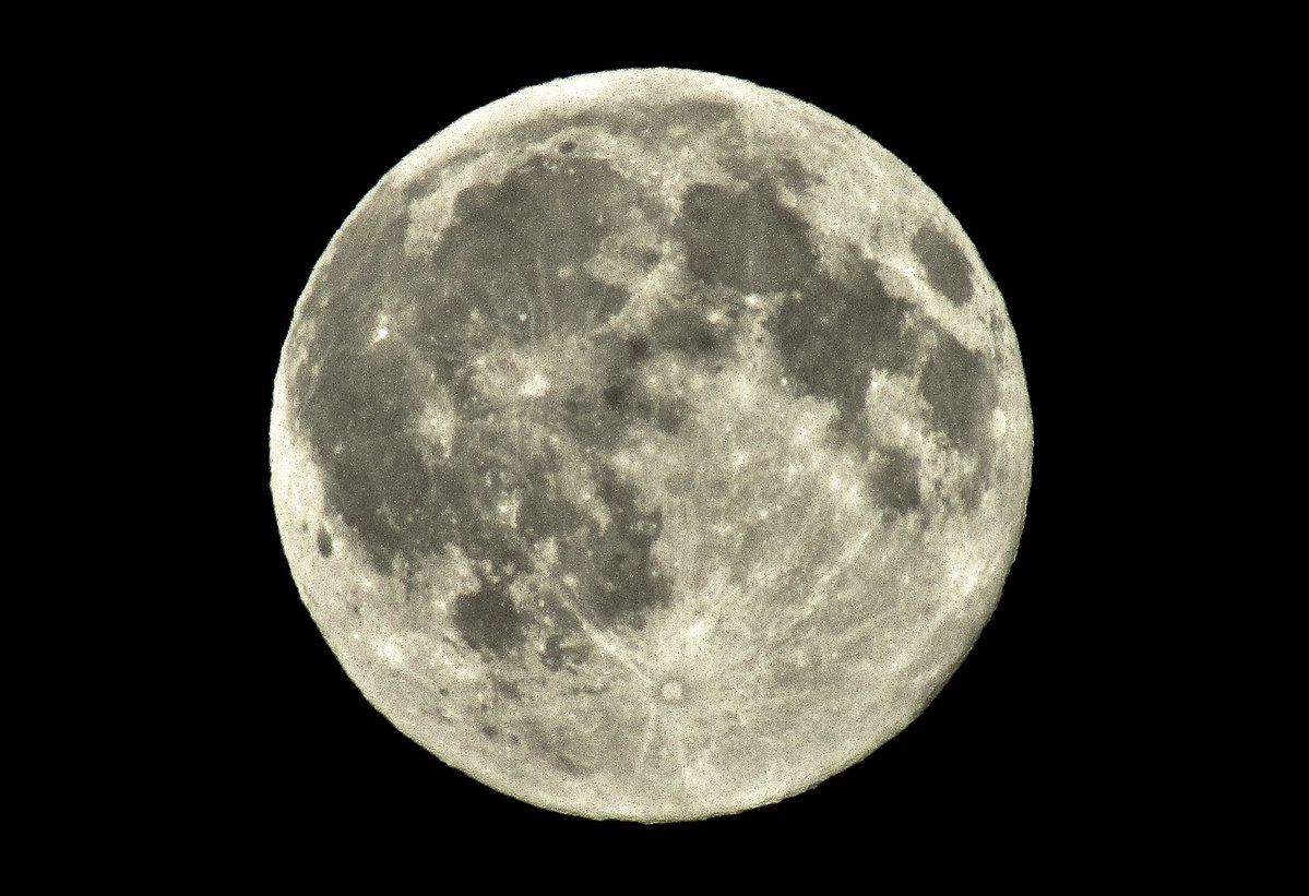 qamrlight's tweet photo. first full moon of autumn 𖥔 ݁ ˖ https://t.co/LXv7ROVKHv