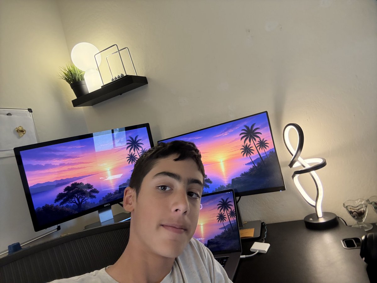 MaxParnian's tweet photo. I’m 14

Building apps from Arizona

Looking to connect with more builders and solo founders https://t.co/PODTBEaXRi