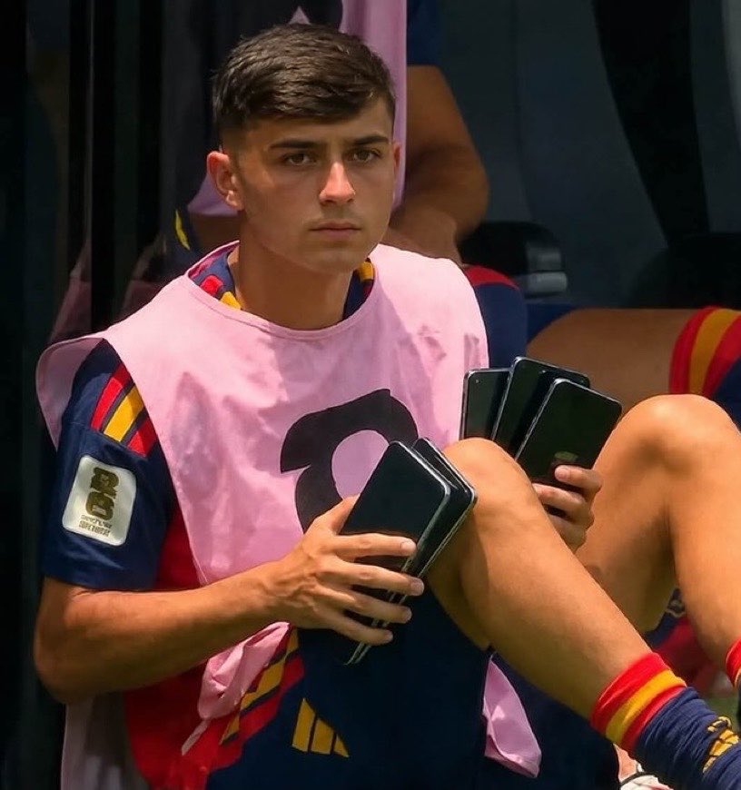 the_marcoli_boy's tweet photo. Assists to Anthony Gordon this season, guess who he plays with everyday😭

Jude Bellingham - 1                  Pedri - 0 https://t.co/xNqSW4L7tx