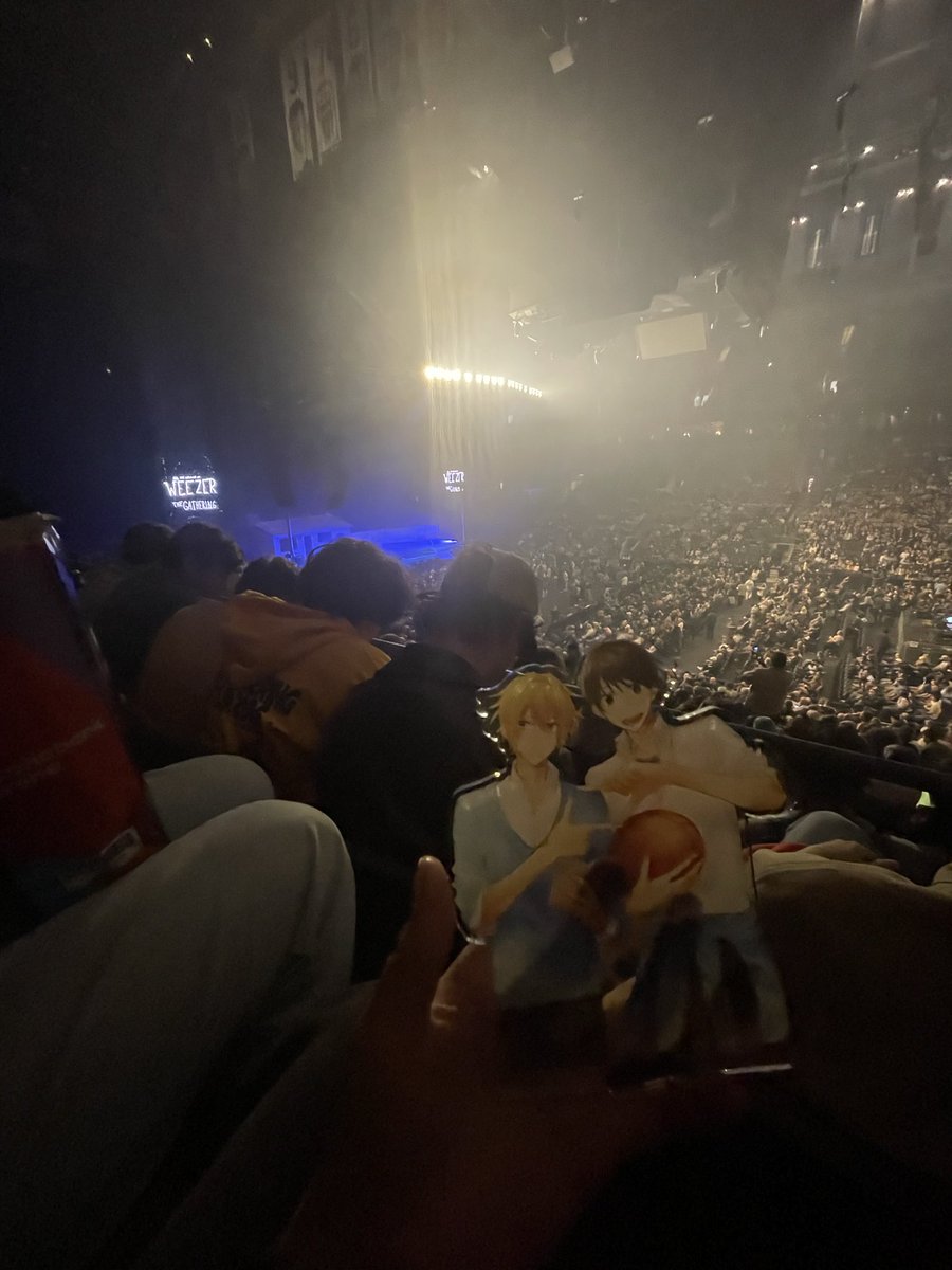 jiaxinggi's tweet photo. Sorry haven’t posted in a while…
But I took hrkg to the weezer concert, everyone shout hooray. 🔥🔥

#HtK #HiranoToKagiura https://t.co/OkOHpNXyh1