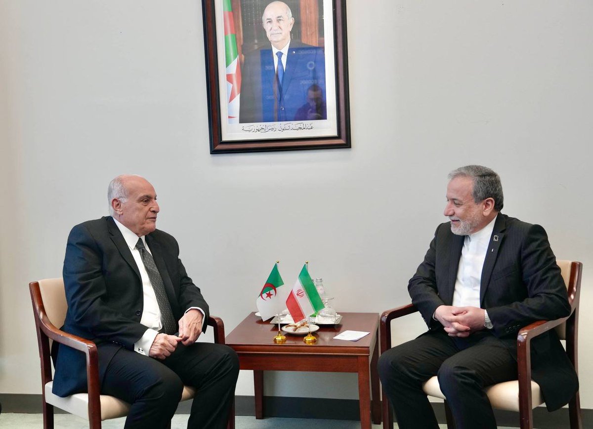 IraninAlgeria's tweet photo. التقى معالي الوزير الخ��رجية الجمهورية الإسلامية الإيرانية، السيد عباس عراقجي، بمعالي الوزير الخارجية الجزائري السيد أحمد عطاف.
وجرى هذا اللقاء على هامش الدورة الحادية والثمانين للجمعية العامة للأمم المتحدة، حيث بحث الجانبان العلاقات الثنائية وأهم التطورات الإقليمية والدولية. https://t.co/VuODINPK8P