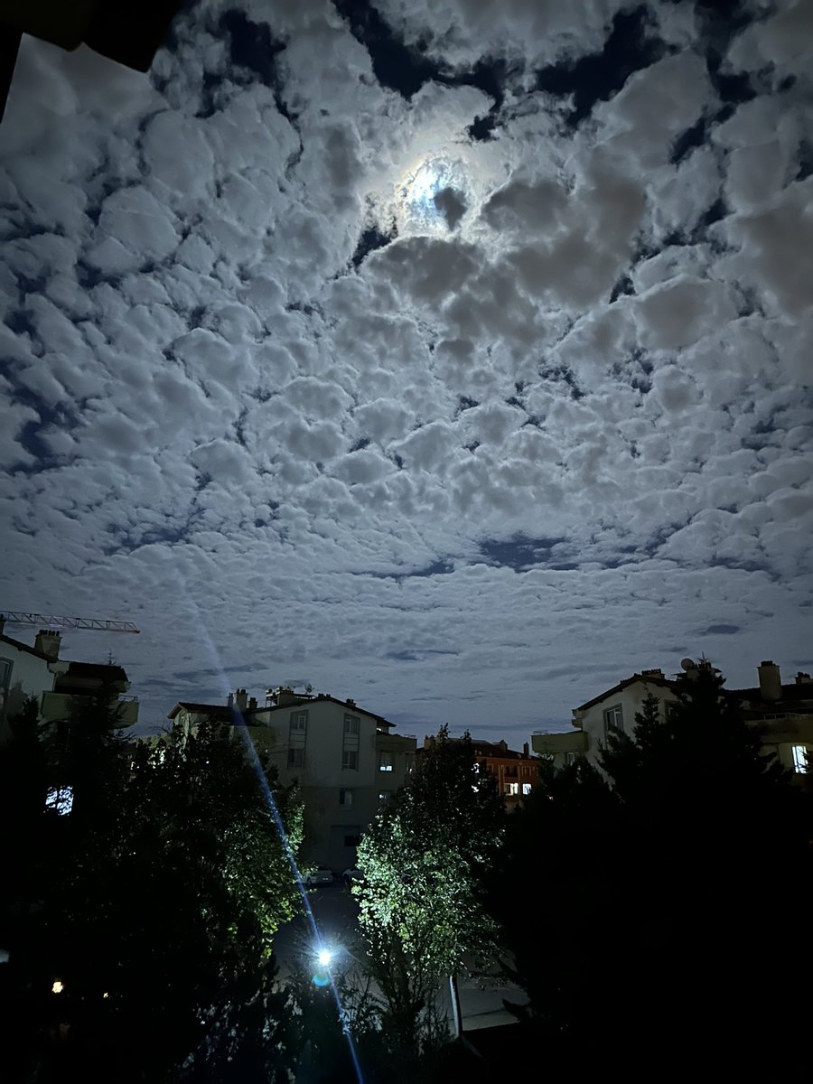 Ylcn__42's tweet photo. #Konya gökyüzü birşeyler söylüyor kulak verin 👽👽 https://t.co/hgBZtvwRcj