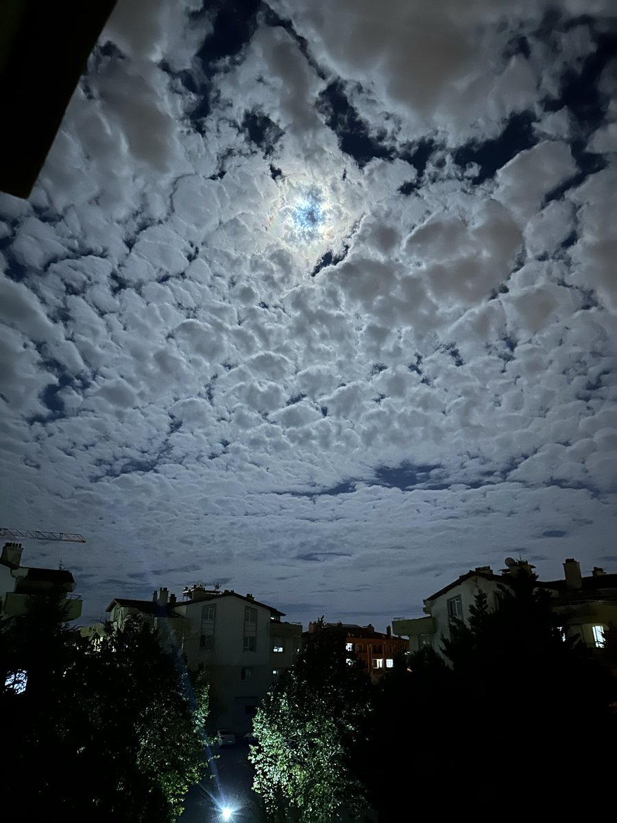 Ylcn__42's tweet photo. #Konya gökyüzü birşeyler söylüyor kulak verin 👽👽 https://t.co/hgBZtvwRcj