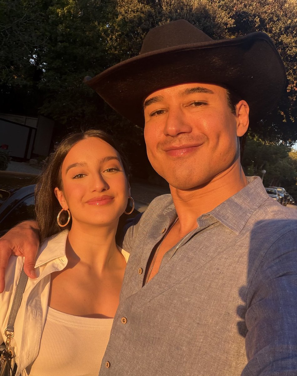 mariolopezviva's tweet photo. Got back from Costa Rica just in time for “Yee Haw Boots & Bows” with my favorite cowgirl… Later tonight, dad-daughter date round 2: Usher & Chris Brown! Gia may regret giving me two chances to embarrass her in one weekend…
#DadDaughterDate #BootsAndBows https://t.co/WPEmJEQkc6