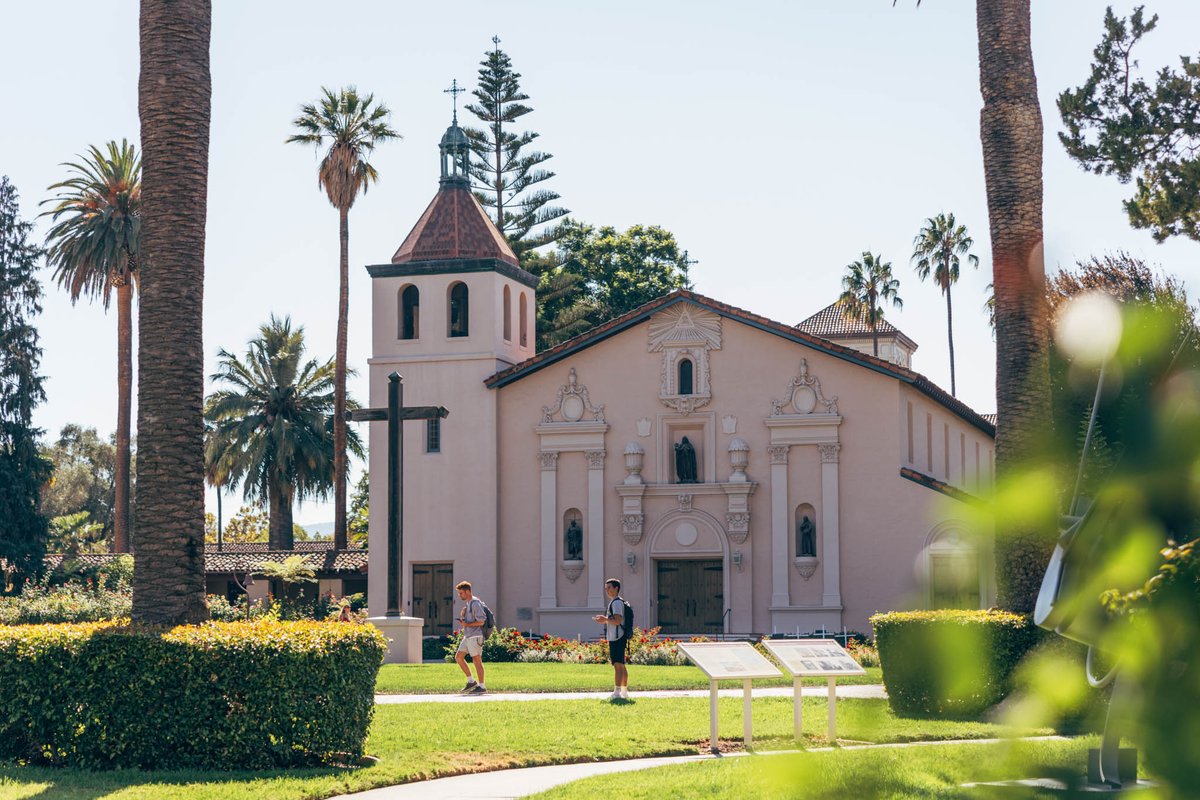 SantaClaraUniv's tweet photo. New classes. New routines. New memories already in the making.  ✅ 

Here’s to making it through the first week and making the most of the year ahead, Broncos!

#LifeAtSCU #SCUbeauty https://t.co/3ajkHCmcZ3