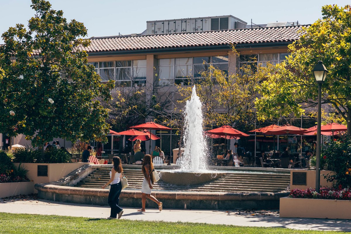 SantaClaraUniv's tweet photo. New classes. New routines. New memories already in the making.  ✅ 

Here’s to making it through the first week and making the most of the year ahead, Broncos!

#LifeAtSCU #SCUbeauty https://t.co/3ajkHCmcZ3