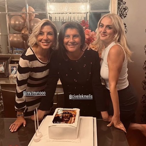 PopFestTR's tweet photo. Cansu Dere, 4 yıl sonra ekranlara geri dönüyor.

NOW'da yayınlanacak Medyapım'ın ‘Mavi Orkide’ dizisinin senaryosunu Melis Civelek ile Zeynep Gür kaleme alacak. (Birsen Altuntaş) https://t.co/tbyzeKdgAr