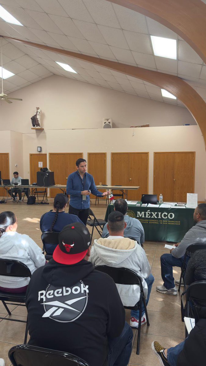 ConsulmexSFO's tweet photo. El equipo de #Protección de @ConsulmexSFO presente en el Consulado Móvil en la iglesia de San Pedro y San Pablo, en @CityofCloverdale, @CountyofSonoma. Brinda pláticas a paisanas y paisanos 🇲🇽 para que #conozcansusderechos.
@vcalva @MarcoAMena https://t.co/BzitGSVo7Q