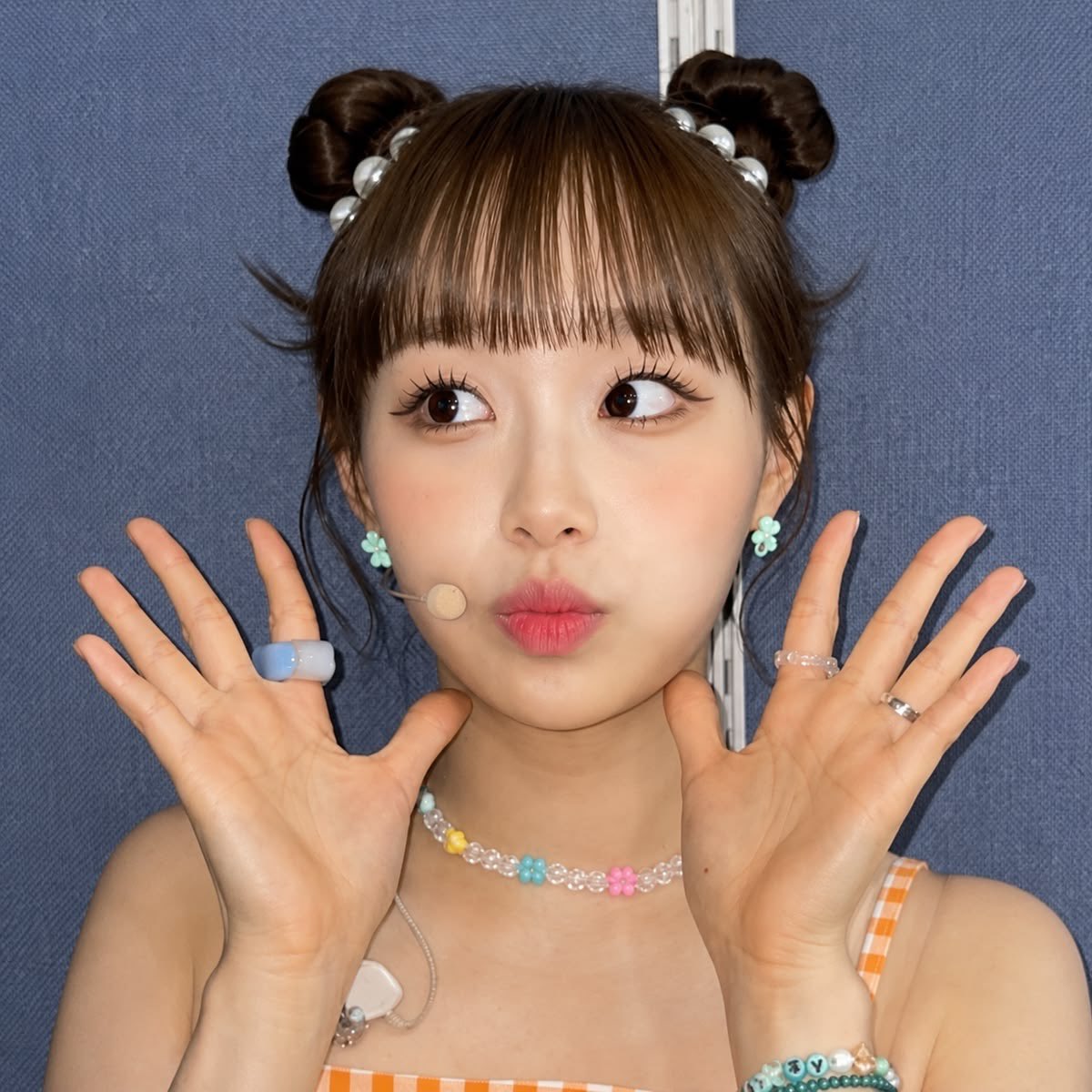 Mellyfn9y's tweet photo. How nice of chuu to help us aim our fat cocks https://t.co/XfXXlbvCxi