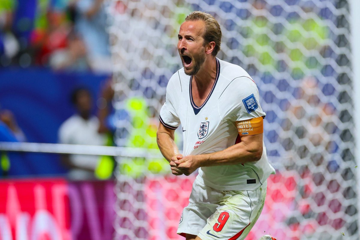 FabrizioRomano's tweet photo. 👑🏴󠁧󠁢󠁥󠁮󠁧󠁿 Harry Kane scores for England and it’s 7 goals for him in all competitions for club and country this season.

8 G/A in 8 games with an assist also included. https://t.co/M2aWJw8cTr