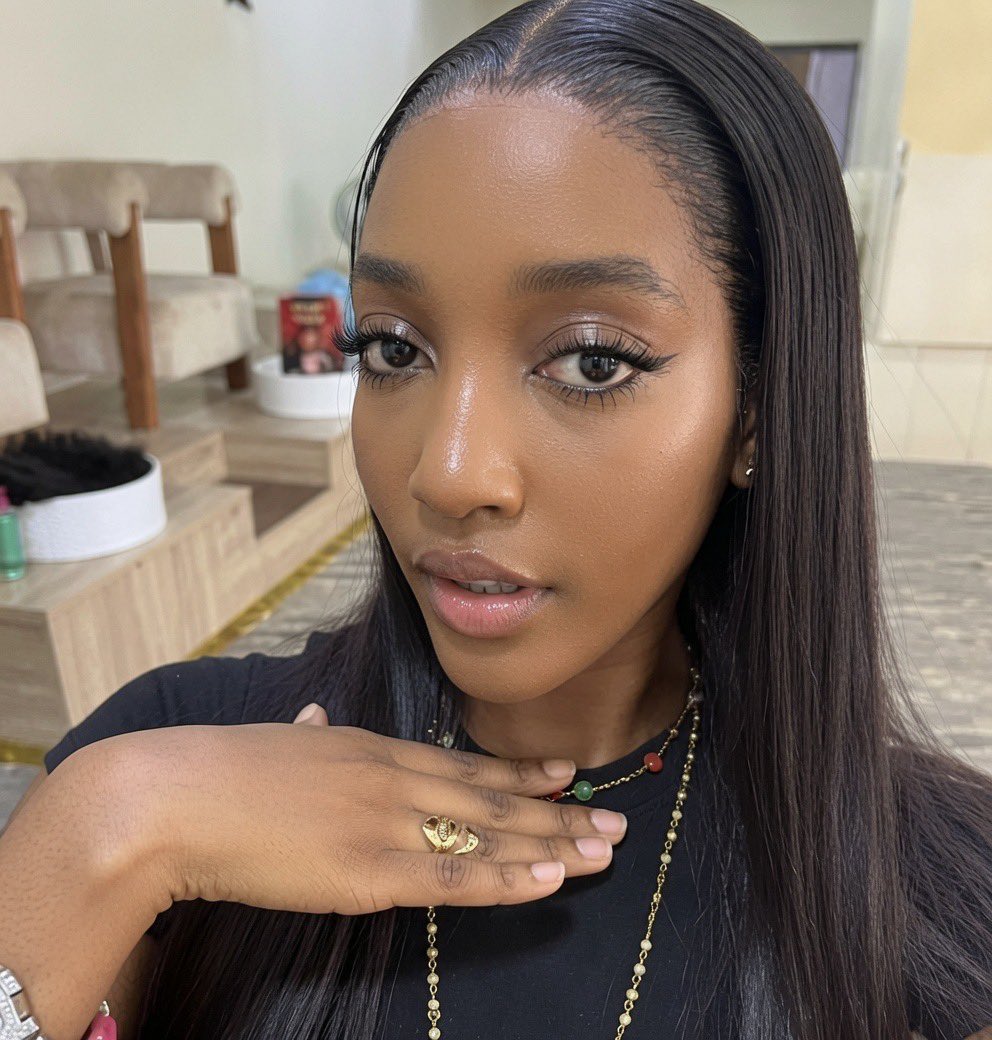 Tinababygirl80's tweet photo. BBN fans threatening Bluethopia with friendship with their faves.

The question is have you seen blues sisters?? 🤣

You guys are delusional 😂
#BBNajia https://t.co/GZ1BbUoSv3