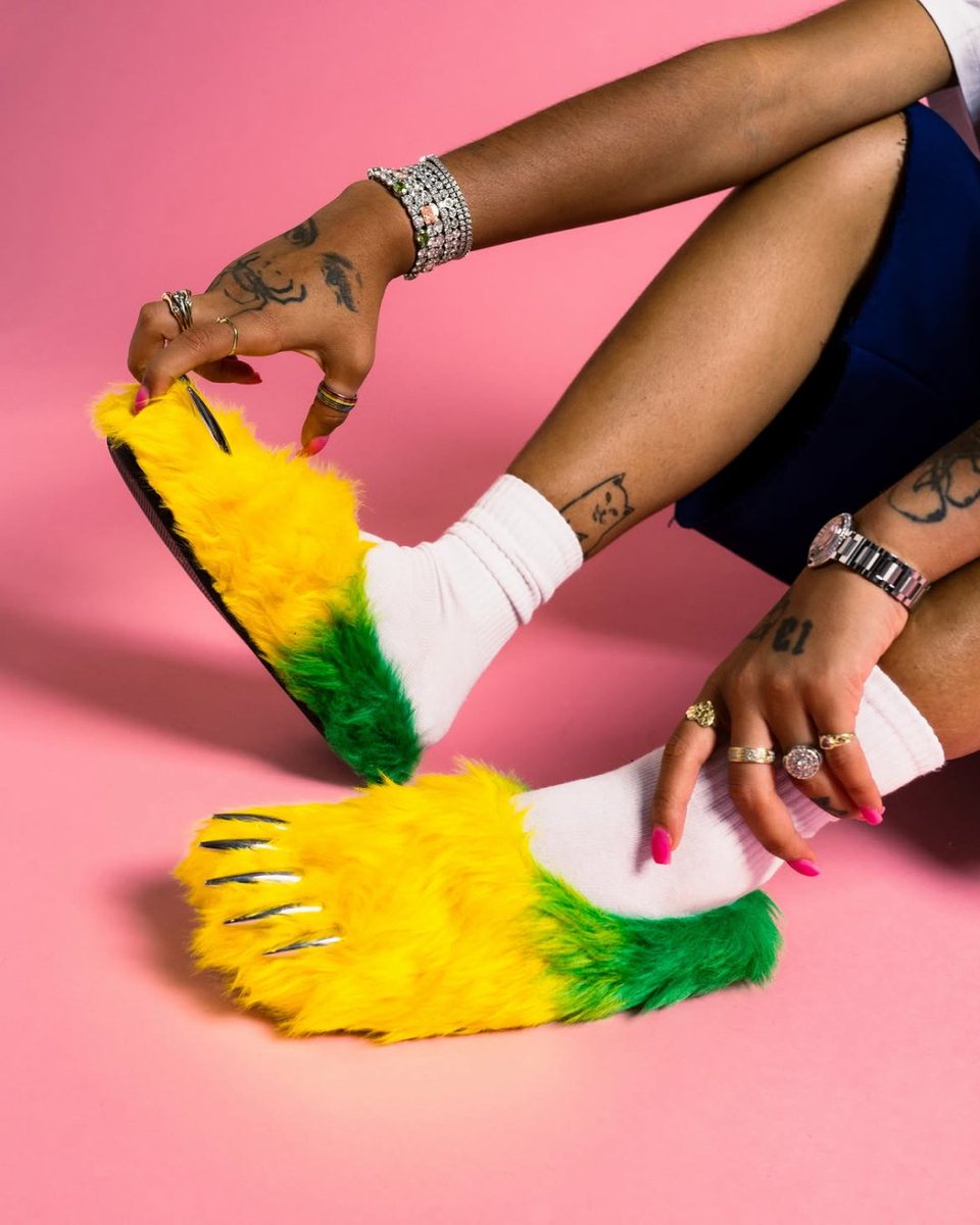 avntspace's tweet photo. Brazil Bear Claws by Bravest, worn by Giovanna Ramos. https://t.co/HRZH6HRoIX