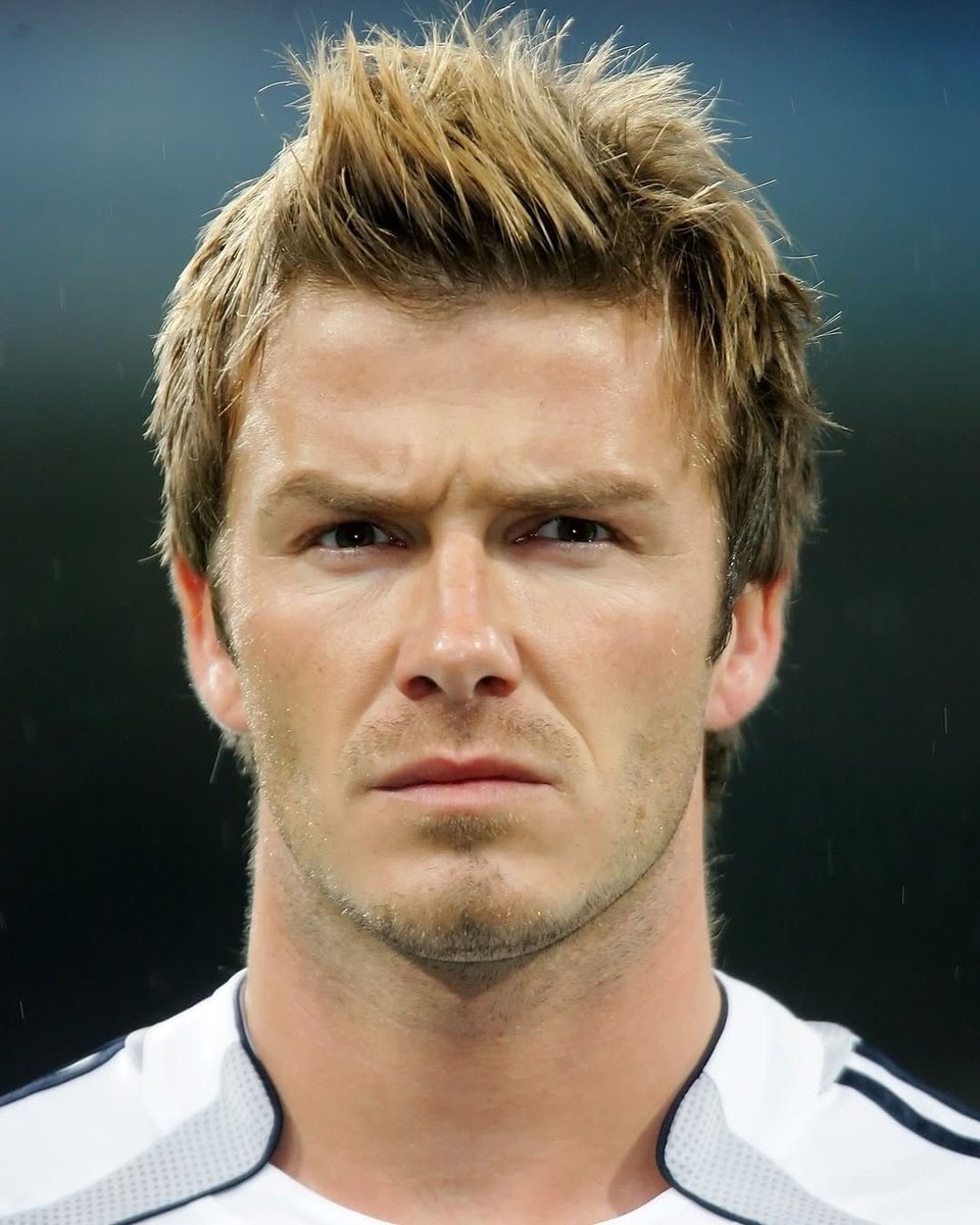 damzy_chillin's tweet photo. David Beckham aside 

Name a player who has crossed paths with with all three clubs

Extremely hard . https://t.co/egzvnh4xQM