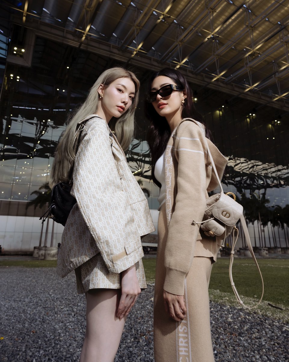 beminefame's tweet photo. แล้วนี่ชอบ Airport Look ของ LingOrm มากแบบมันไม่จำเจเลยแต่เหมาะกับ PFW ในช่วงนั้นพอดีแล้วตอนนี้อยากเห็น Airport look ของคุณ Orm Kornnaphat กับ คุณ Lingling Kwong สำหรับ Dior Summer 2027 แล้วนะคะ อยากหวีดใจจะขาดแล้วค่ะพรุ่งนี้ขอให้ได้เห็น cant wait leaw jing jing kaaa https://t.co/meNdRaTuBx