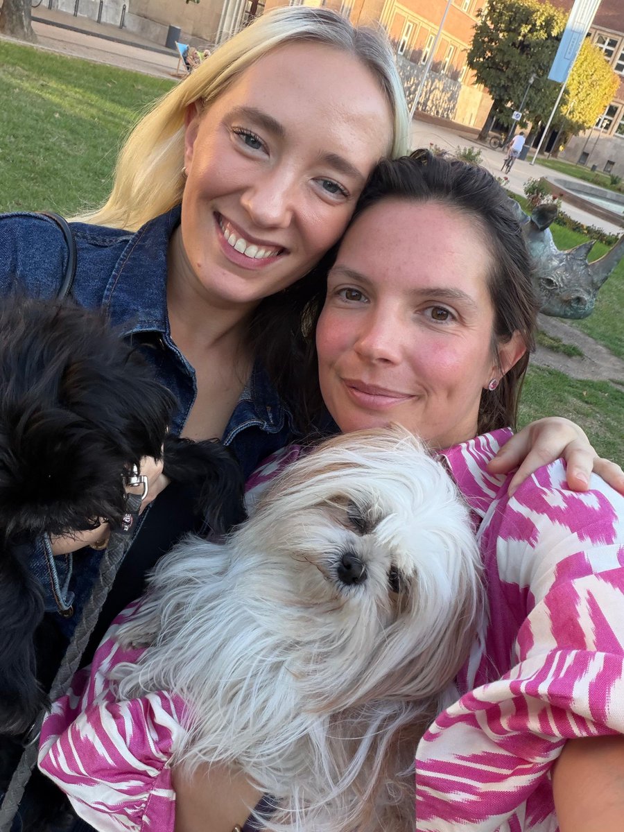 penelopehaller5's tweet photo. International Dog Day was amazing. SK Food Advisory, Betsy the Baroness, Kunstpalast https://t.co/F3XmLW3RzT