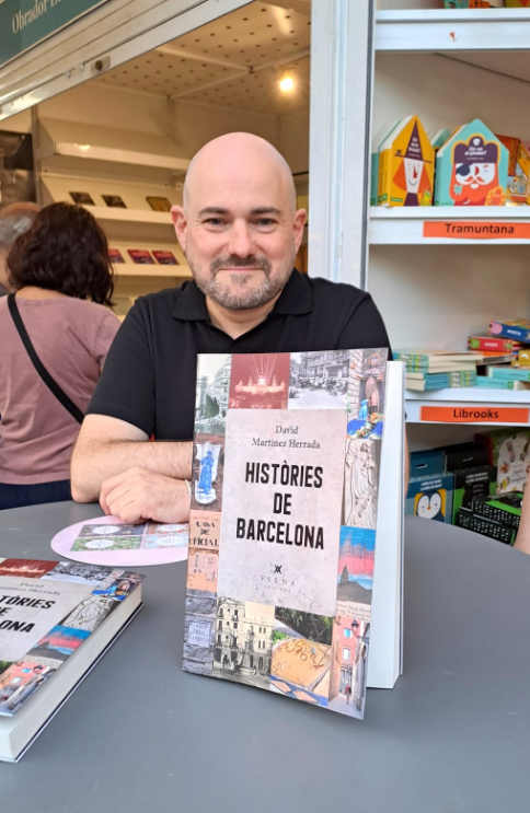 historiesdebcn's tweet photo. Un orgull participar a La Setmana del Llibre en Català. Moltes gràcies a tots els que heu passat a saludar 🤗 https://t.co/zVkzWh3ZEY