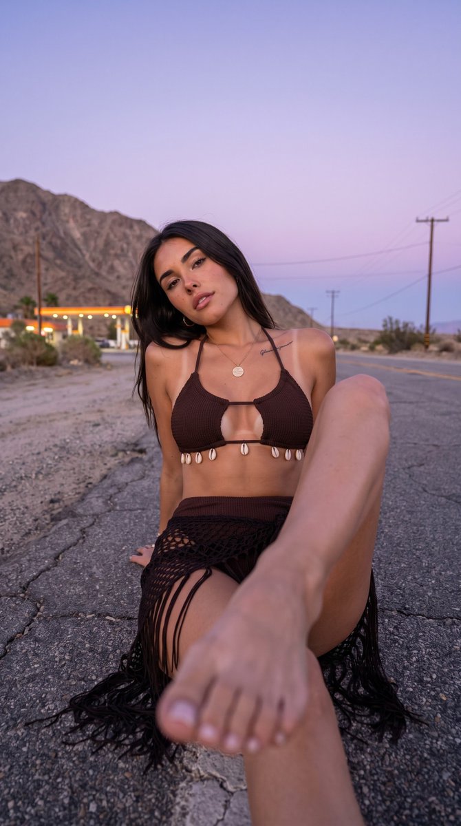 glenaunreal's tweet photo. Madison Beer under desert skies. 🌵✨ https://t.co/5dhyQhWTsO