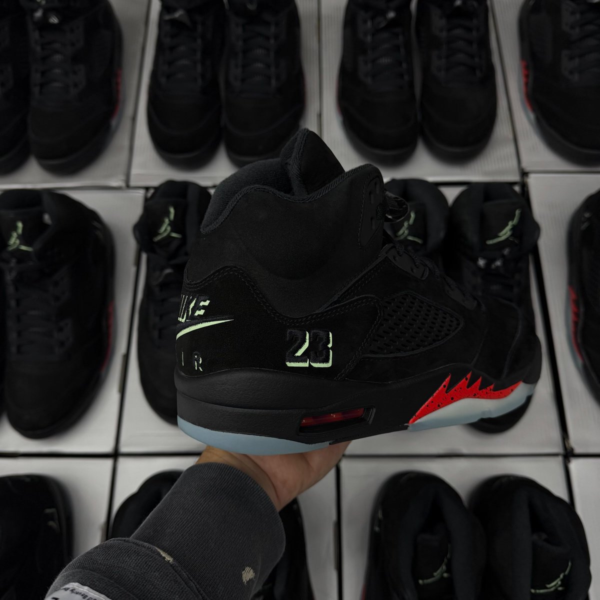 houseofheat's tweet photo. DETAILED LOOK: Air Jordan 5 "Halloween" 🎃

📅 October 17th https://t.co/OpYD82PC1n