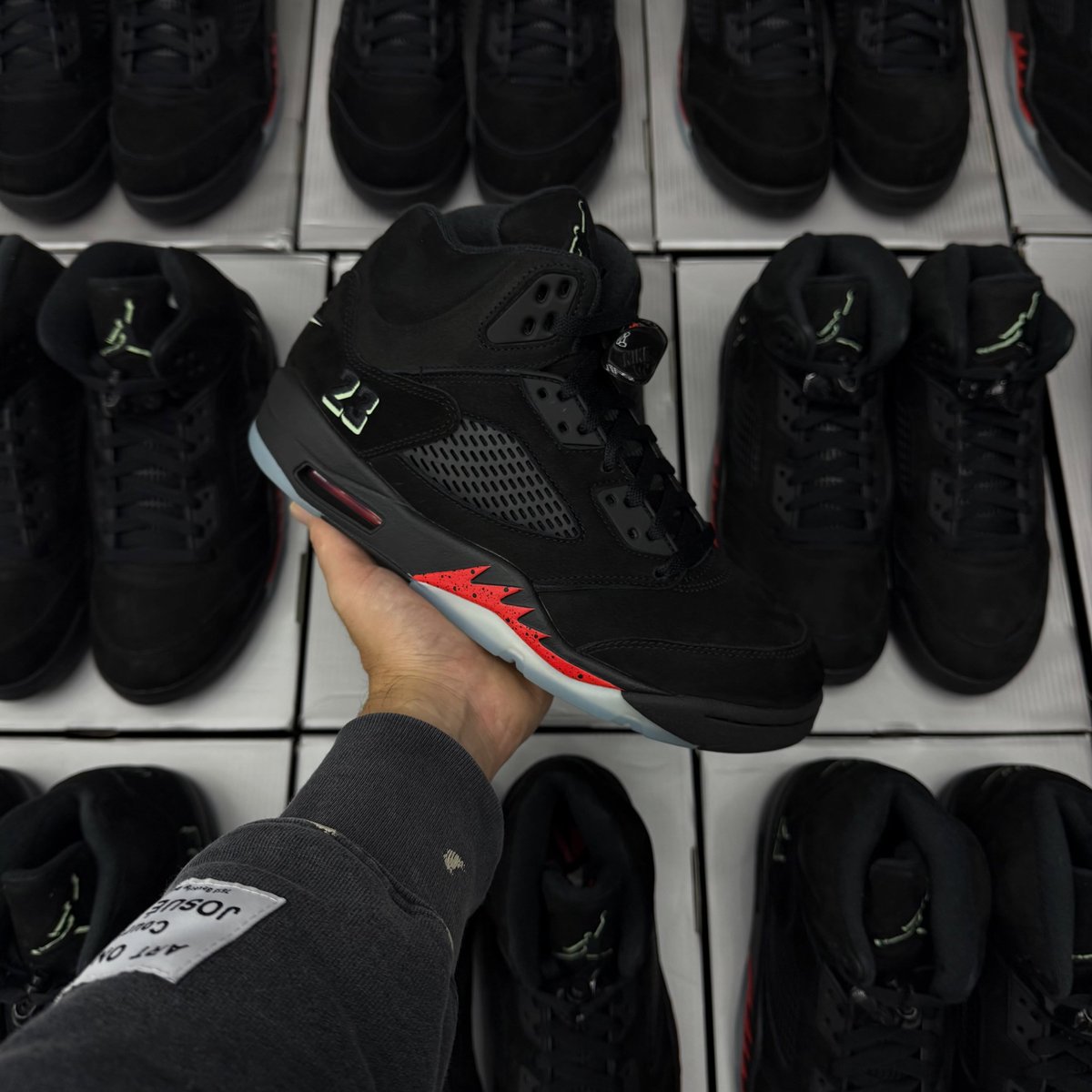 houseofheat's tweet photo. DETAILED LOOK: Air Jordan 5 "Halloween" 🎃

📅 October 17th https://t.co/OpYD82PC1n