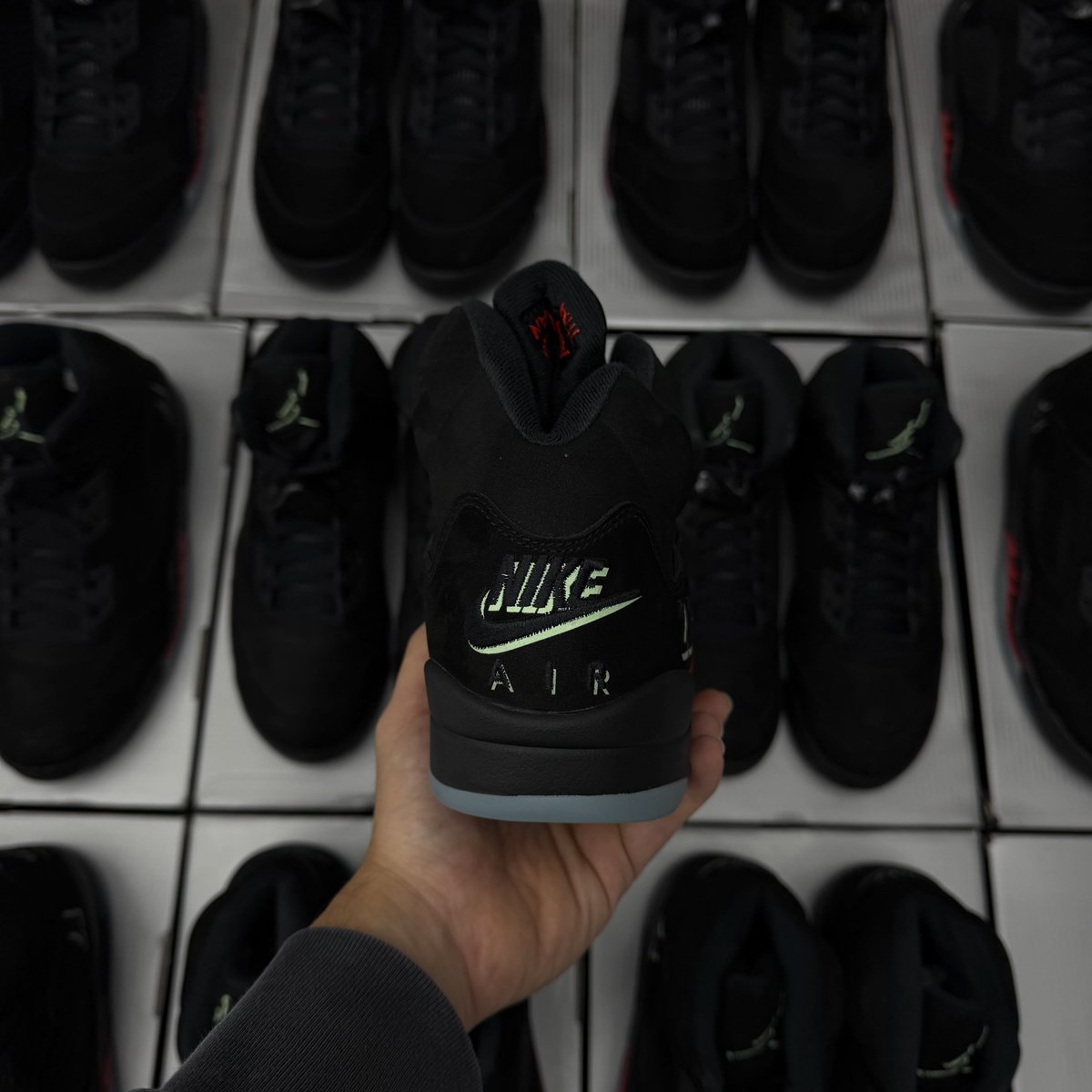 houseofheat's tweet photo. DETAILED LOOK: Air Jordan 5 "Halloween" 🎃

📅 October 17th https://t.co/OpYD82PC1n