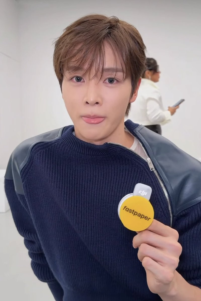 angsctti's tweet photo. 밀라노에서까지 너무 귀엽진 마.. https://t.co/FA5ma4AfL2