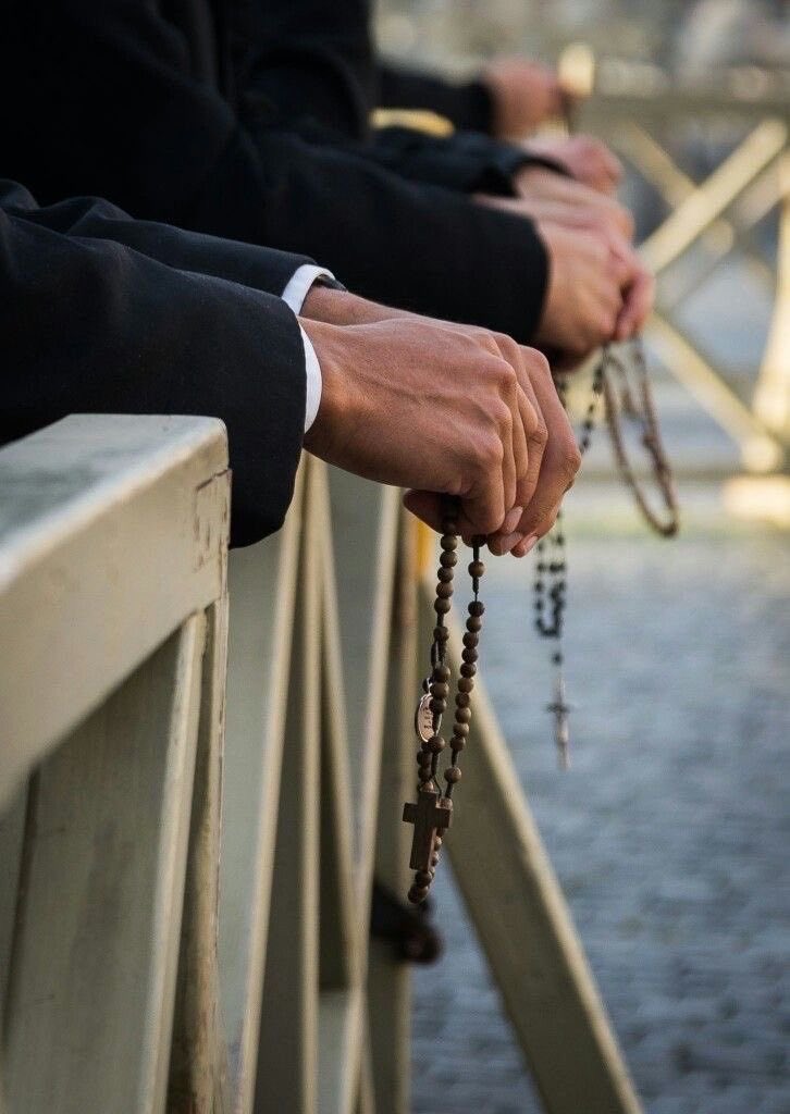 PrayTheRosary's tweet photo. “The holy Rosary is a powerful weapon. Use it with confidence and you’ll be amazed at the results.” 

St. Josemaria Escriva https://t.co/MlUbJ4XwBp
