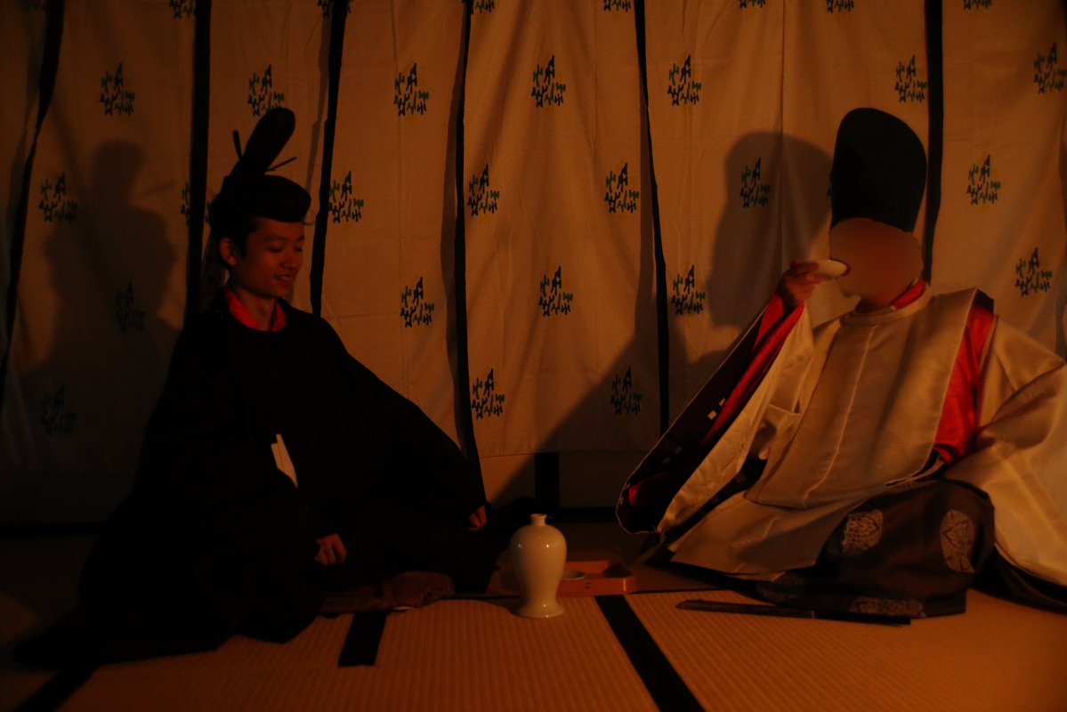 itimegasa's tweet photo. 平安時代の同性愛
前回、男女間の恋愛について触れましたが、それは異性間のみならず、同性間の恋愛も存在しました。特に男性間の恋愛は記録が多く、有名な公卿や殿上人にも同性間の恋愛の話は残っており、源氏物語にも描��がされています。中には生々しい内容を記録した日記を残した貴族も存在します https://t.co/VD5OAPgkEy