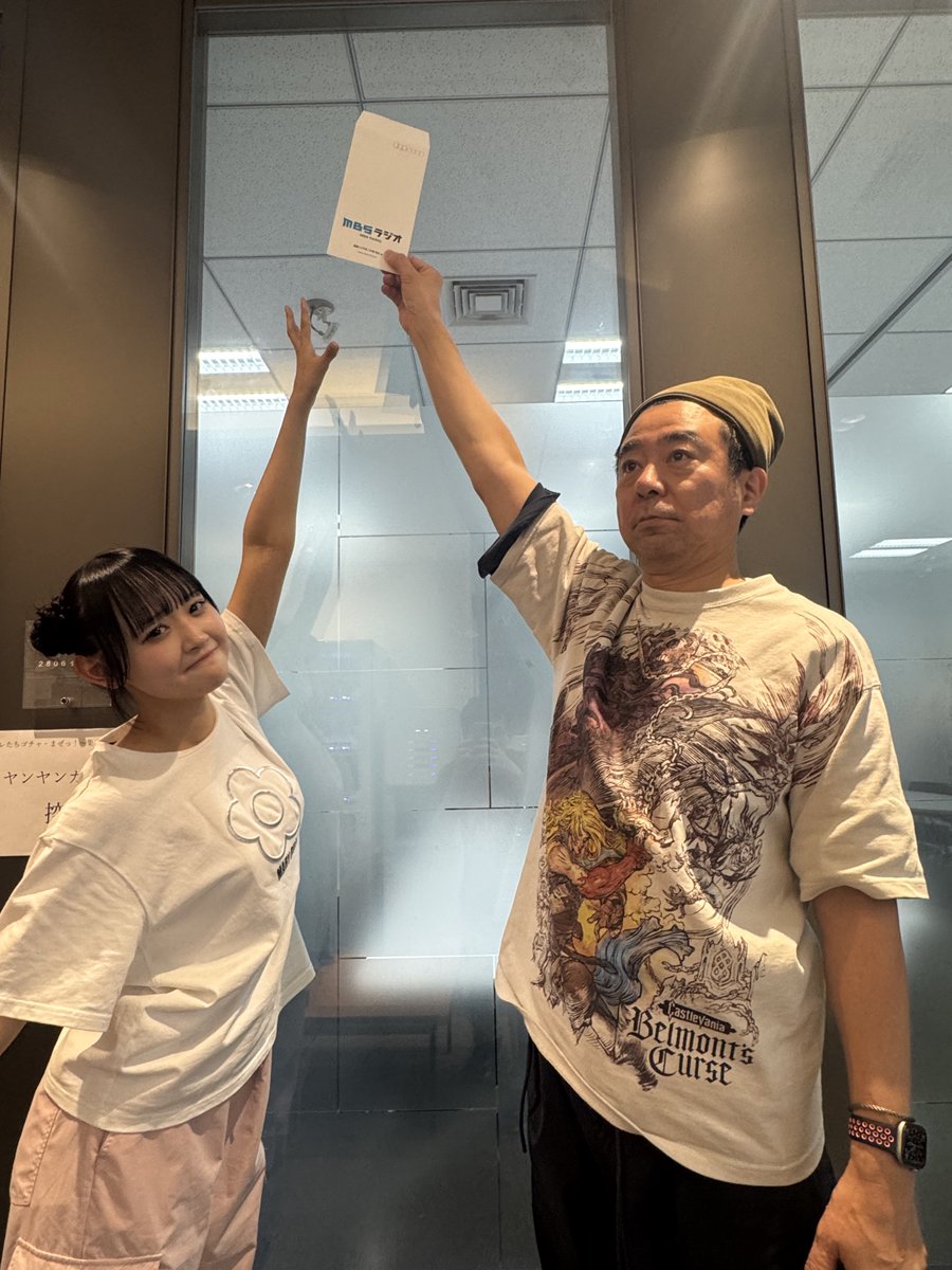 mbs_oreyan's tweet photo. ラジオトークのご褒美の贈呈🎁

9月は礒部さん！
おめでとうございます！！🎉

#ゴチャ18
#有野晋哉 
#田村亮 
#箕輪智征
#古市勇介
#須田亜香里
#磯部瑠紅 https://t.co/oUREbUwy1S