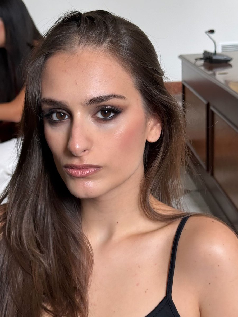 nataliemitfebk's tweet photo. MariaGiovanna was the model I did makeup for at the fashion show in Monreale. I created a soft, luminous smokey look for her, making the overall style elegant and alluring. https://t.co/wZMzqwVwfa
