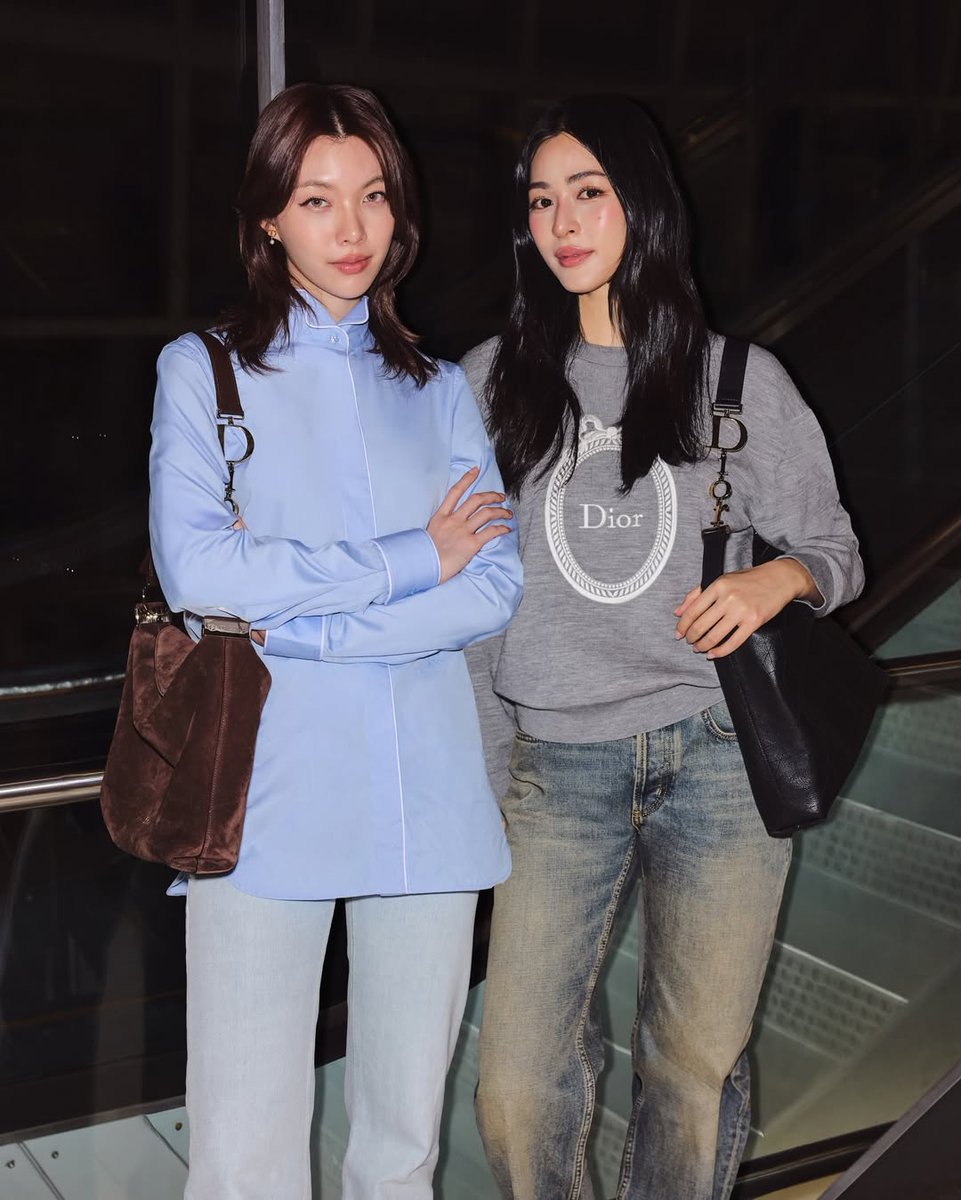beminefame's tweet photo. แล้วนี่ชอบ Airport Look ของ LingOrm มากแบบมันไม่จำเจเลยแต่เหมาะกับ PFW ในช่วงนั้นพอดีแล้วตอนนี้อยากเห็น Airport look ของคุณ Orm Kornnaphat กับ คุณ Lingling Kwong สำหรับ Dior Summer 2027 แล้วนะคะ อยากหวีดใจจะขาดแล้วค่ะพรุ่งนี้ขอให้ได้เห็น cant wait leaw jing jing kaaa https://t.co/meNdRaTuBx