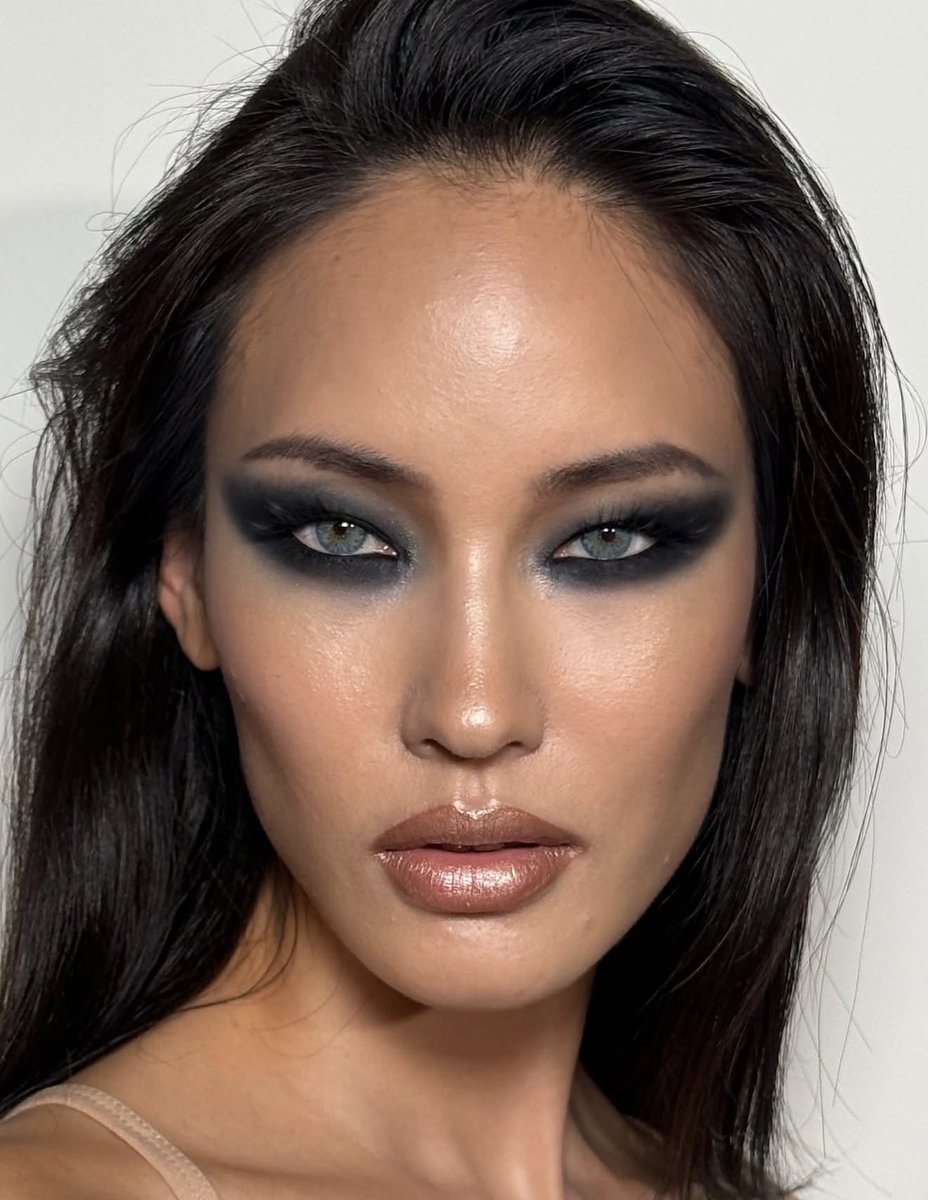 badestoutfit's tweet photo. super sexy pop makeup for gucci ss27 by sam visser https://t.co/Km6FKG0DVr
