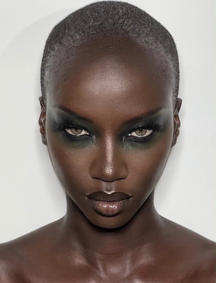 badestoutfit's tweet photo. super sexy pop makeup for gucci ss27 by sam visser https://t.co/Km6FKG0DVr