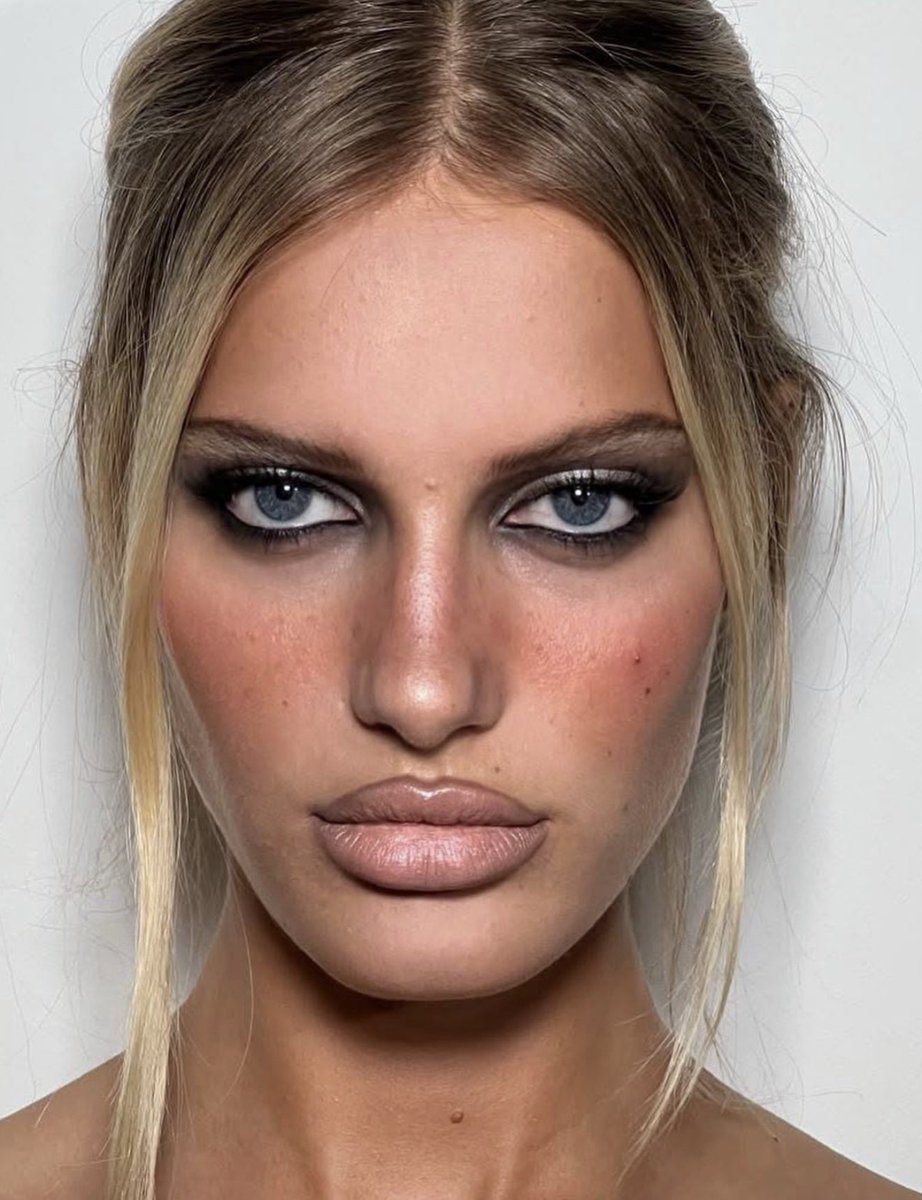 badestoutfit's tweet photo. super sexy pop makeup for gucci ss27 by sam visser https://t.co/Km6FKG0DVr